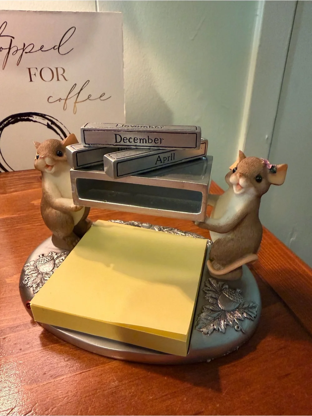 Whimsical Mouse Desk Note Holder with Calendar Tiles - Brown